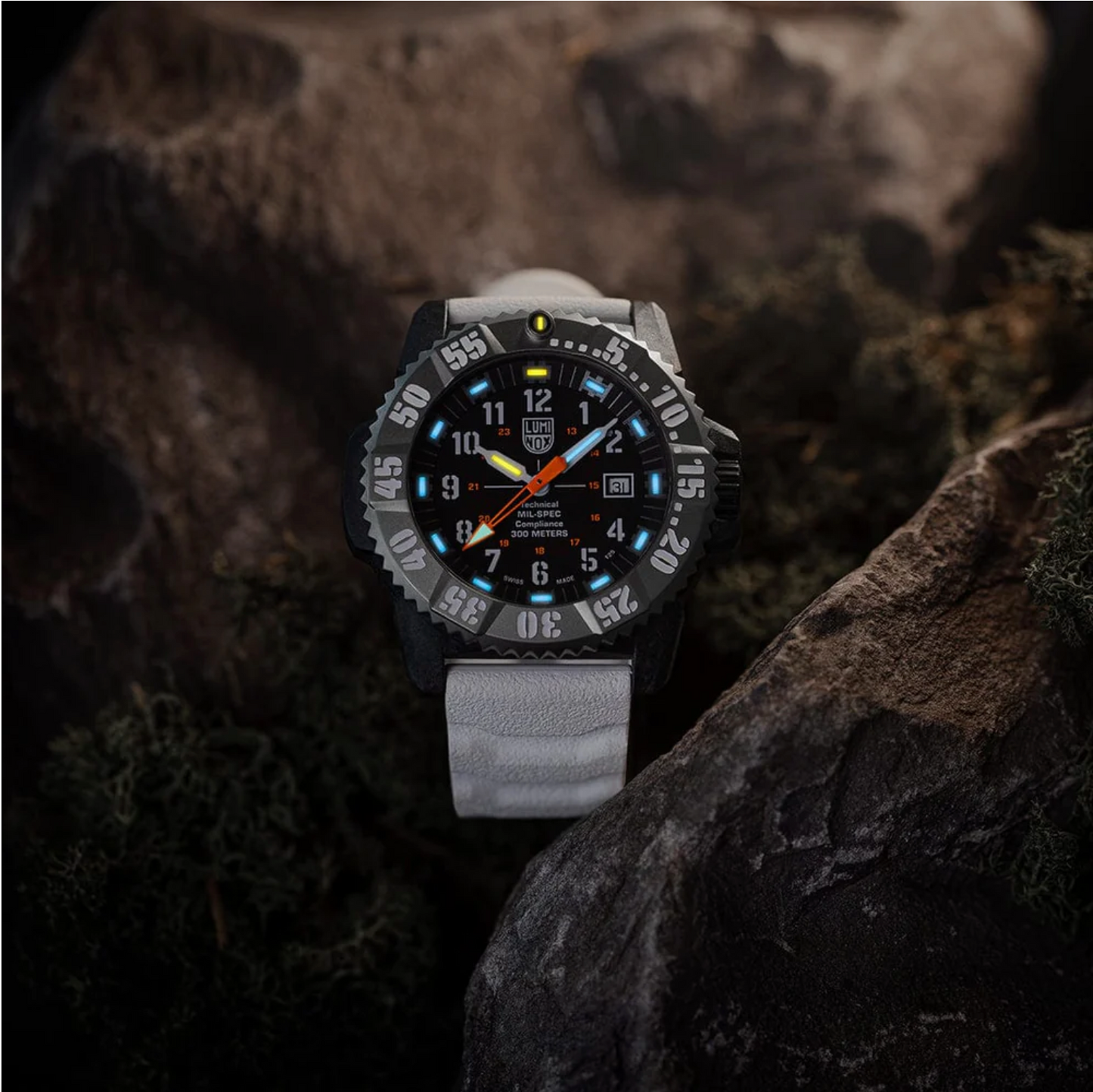 Luminox MIL-SPEC Military Dive Watch 46mm Black Dial White Rubber Strap XL.3359.SET