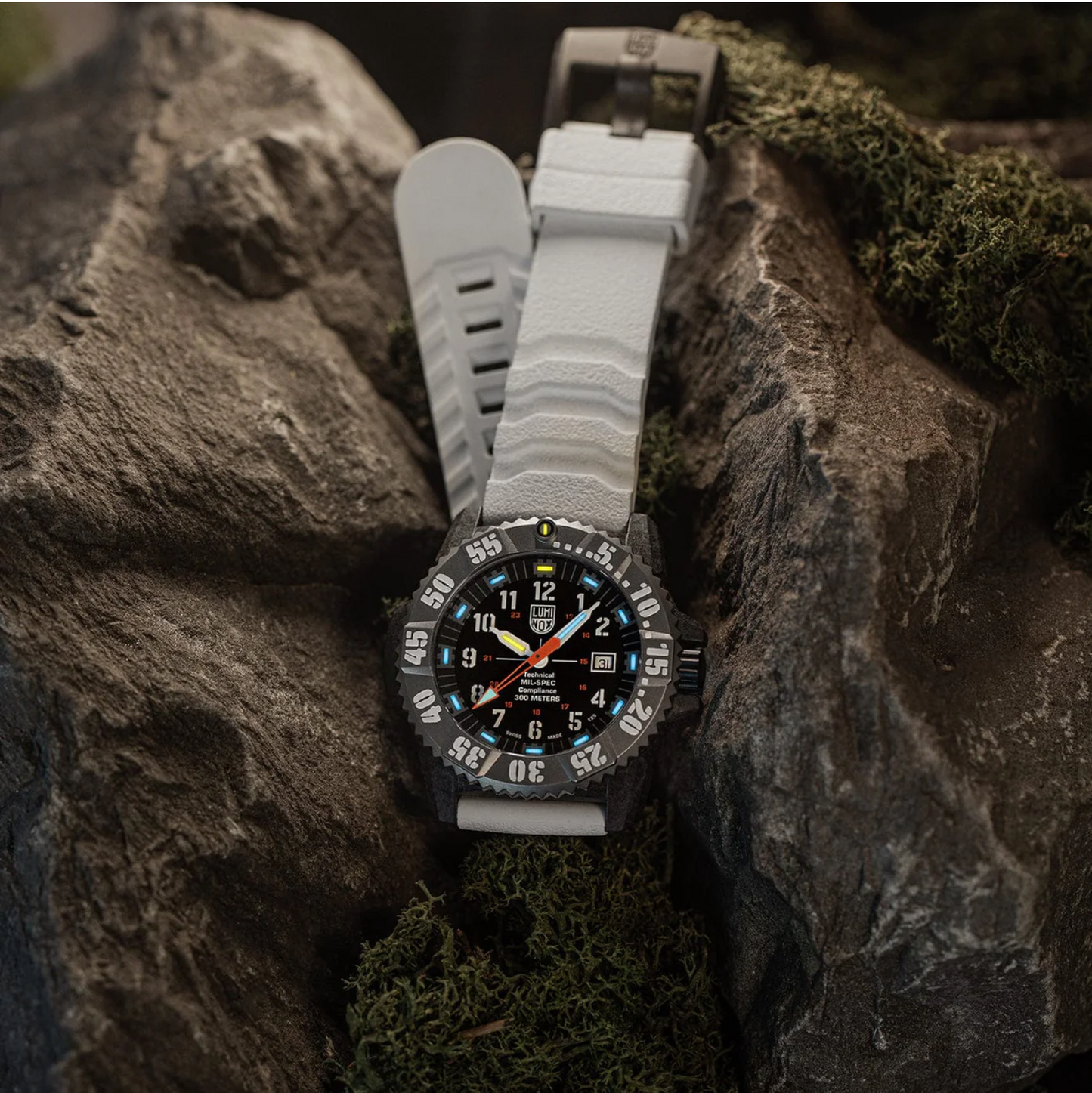 Luminox MIL-SPEC Military Dive Watch 46mm Black Dial White Rubber Strap XL.3359.SET