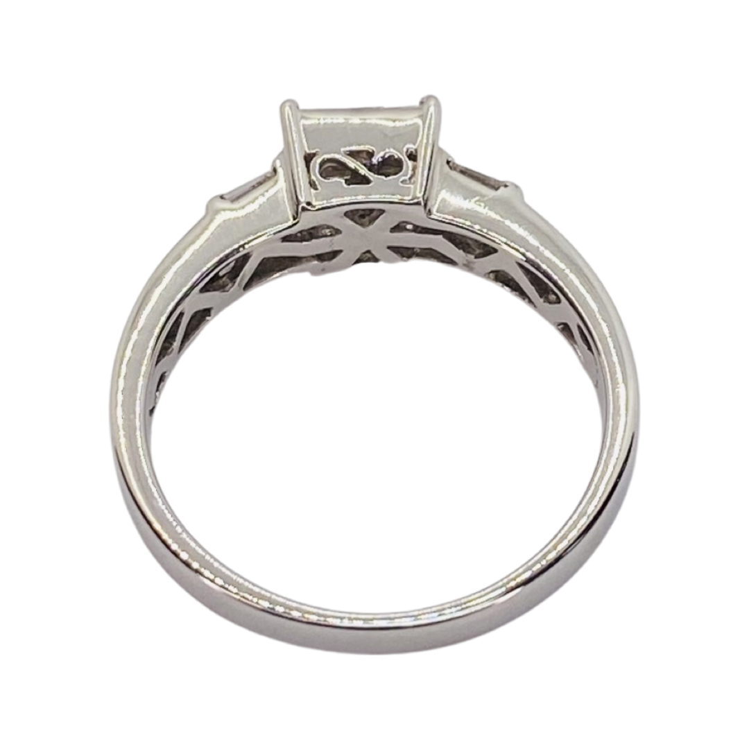 18K White Gold Diamond Ring