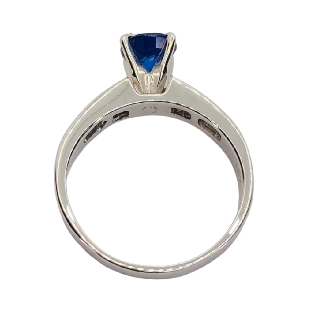 18K White Gold Blue Sapphire Ring