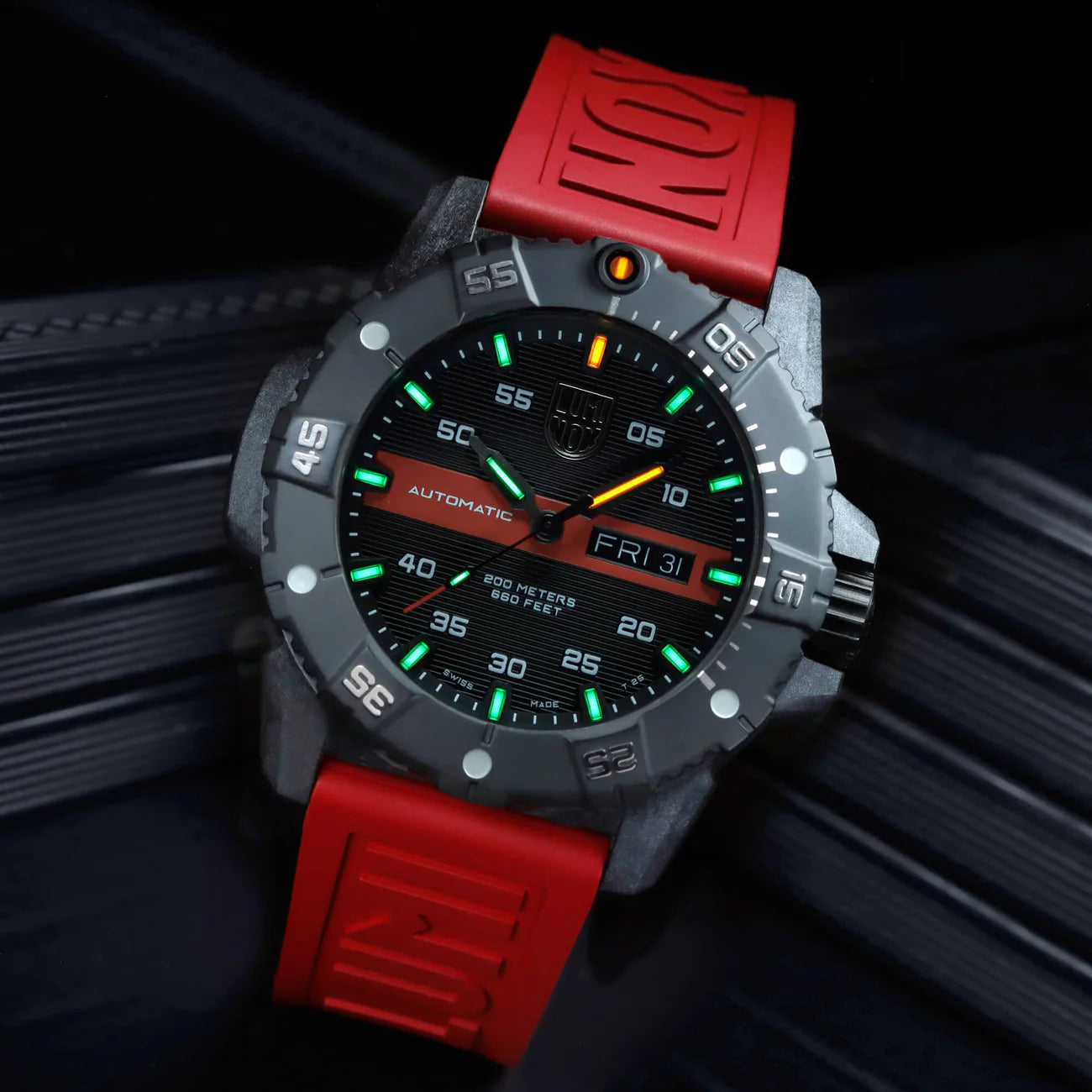 LUMINOX Master Carbon SEAL Automatic Black/Red XS.3876.RB