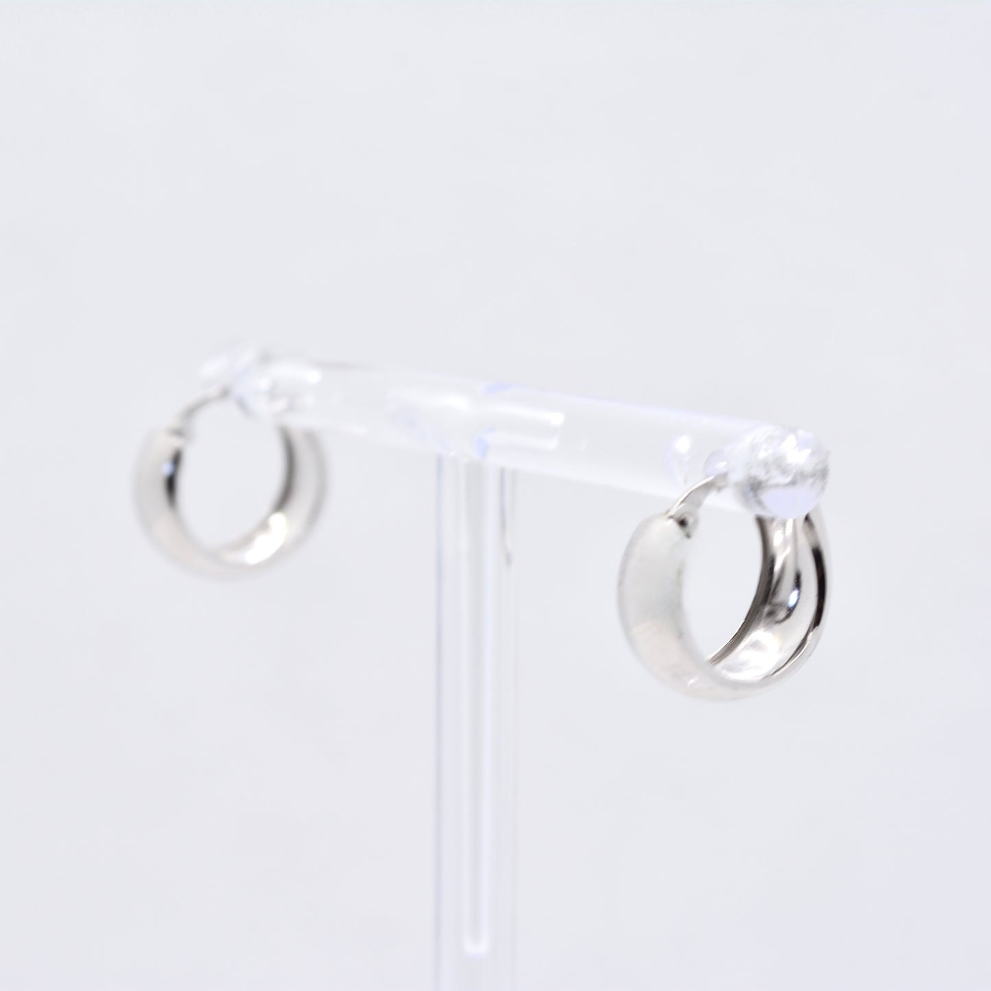 14K White Gold Small Huggie Earrings