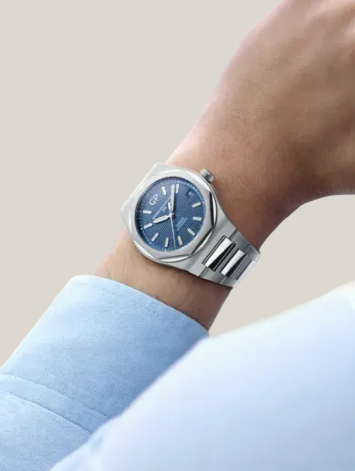 Girard Perregaux Laureato 42 Automatic Blue Clous de Paris Dial Steel Bracelet Ref.81010-11-431-11A