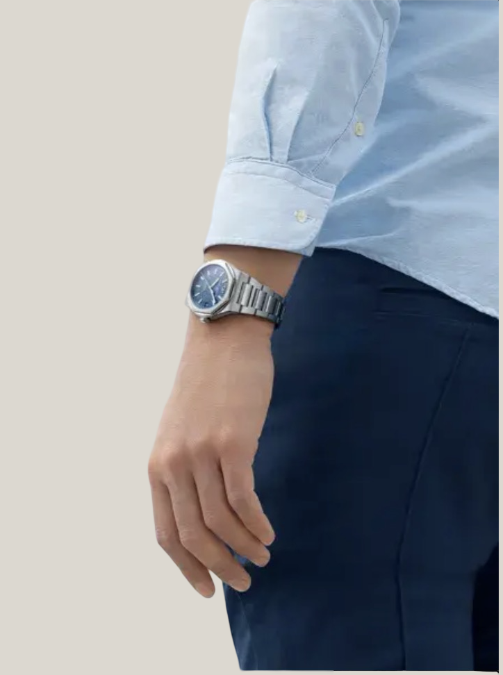 Girard Perregaux Laureato 42 Automatic Blue Clous de Paris Dial Steel Bracelet Ref.81010-11-431-11A