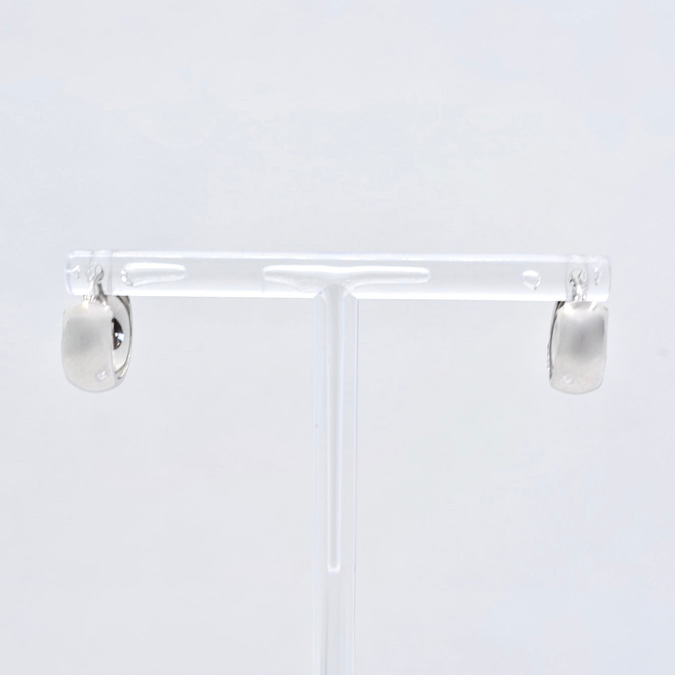 14K White Gold Small Huggie Earrings