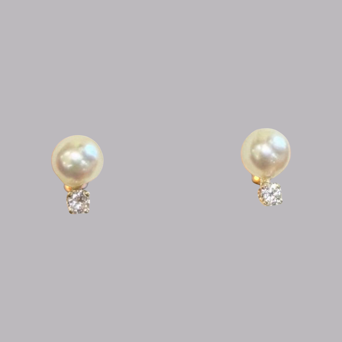 14K Yellow Gold Round Mother-of-Pearl Stud Earrings with Diamonds