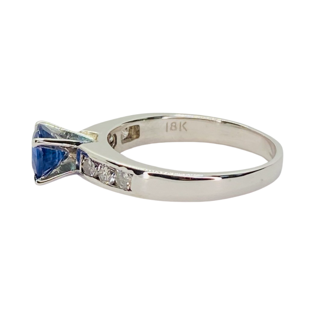 18K White Gold Blue Sapphire Ring