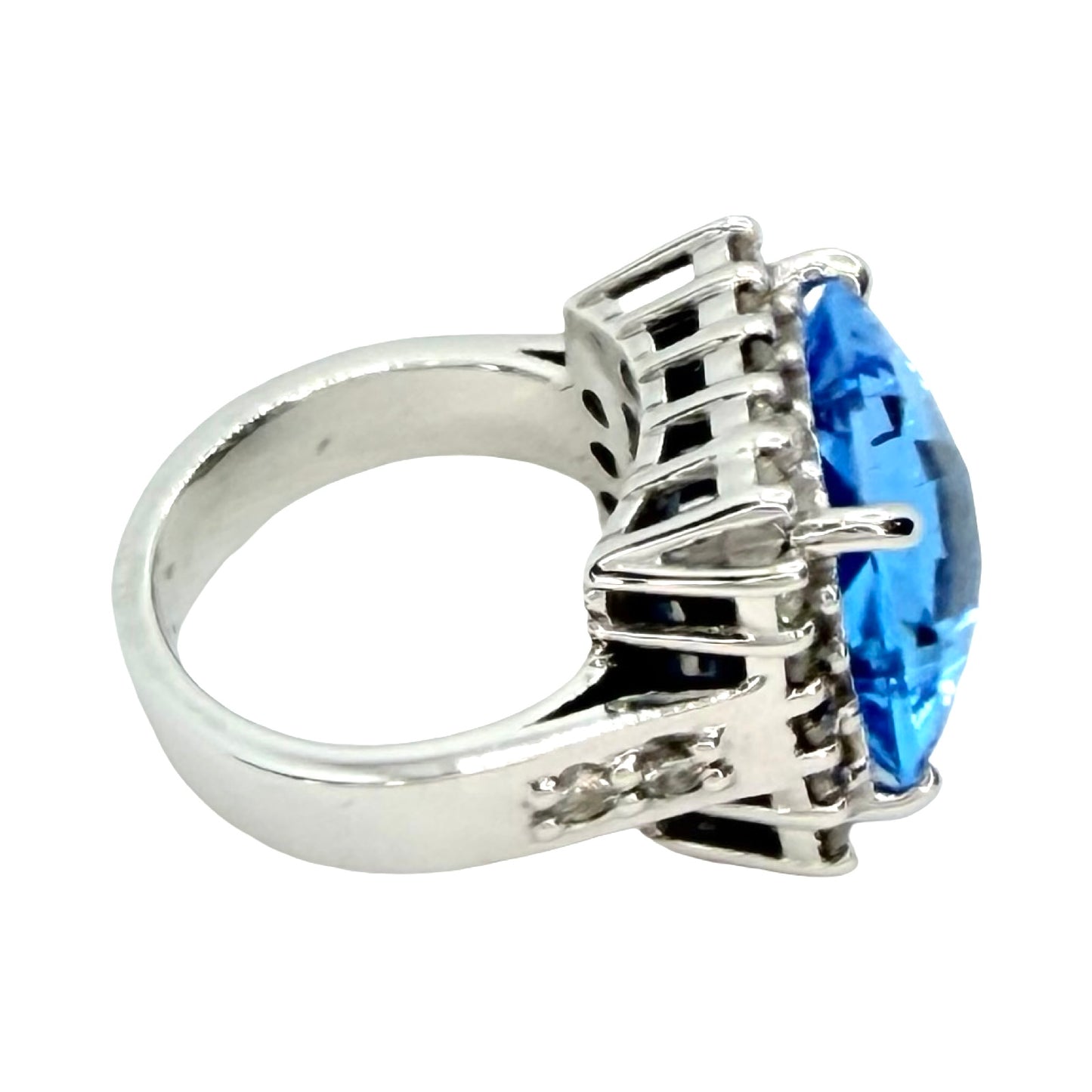 14K White Gold 12.00 Carat Blue Topaz Cocktail Ring 1.20 Carats Diamonds