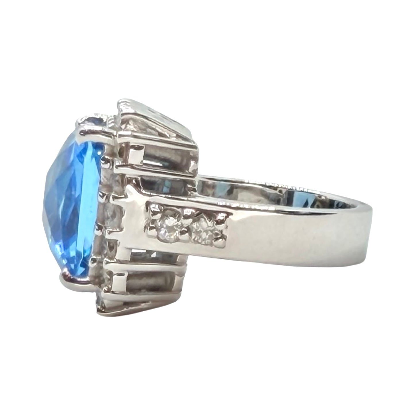 14K White Gold 12.00 Carat Blue Topaz Cocktail Ring 1.20 Carats Diamonds