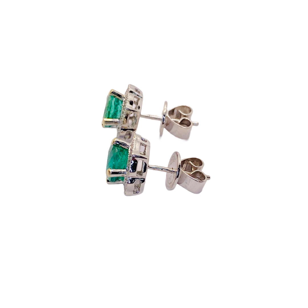 18K White Gold Emerald Stud Earrings